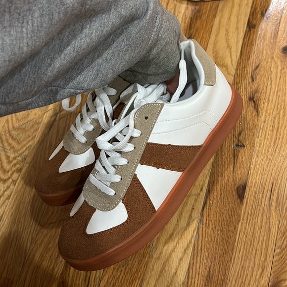 brand new sneakers - Picture 5 of 5